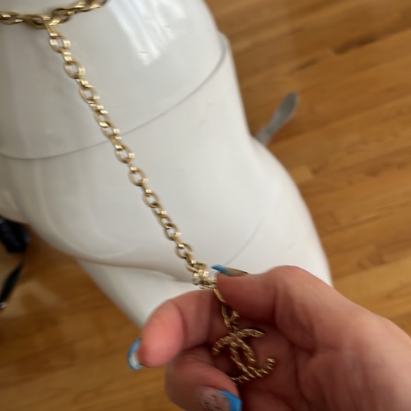 Authentic Chanel fabulous reversible coin belt worn only twice need to eliminate - Picture 4 of 11